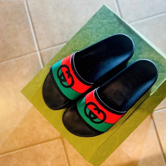 Gucci Black Slides with Red and Green Stripes ‘Interlocking G’ - Picture 2 of 6